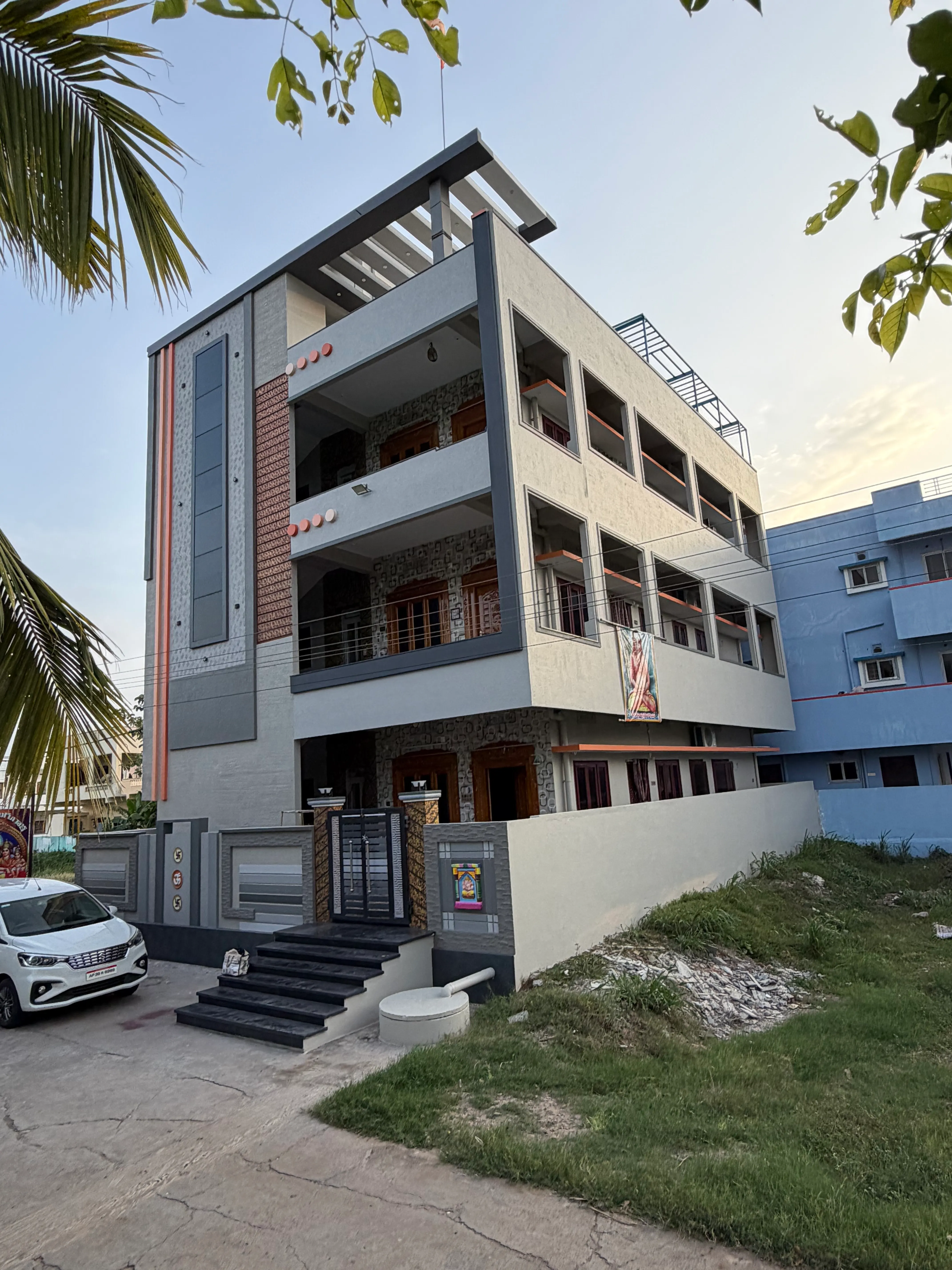 Entrance approach to the homestay